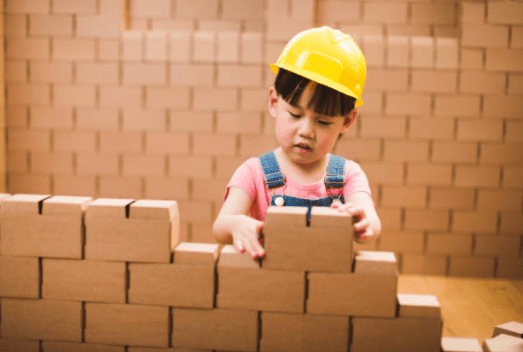 Nursery children pretend to be builders on a school visit